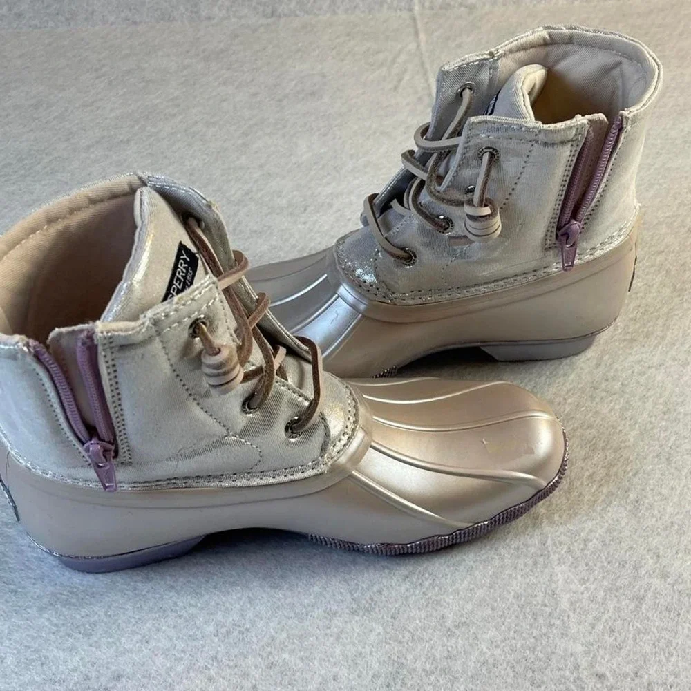 Sperry saltwater Women's Silver lavender Metallic LaceUp Waterproof Duck Boots4M
